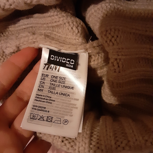 Hat - Picture 3 of 3